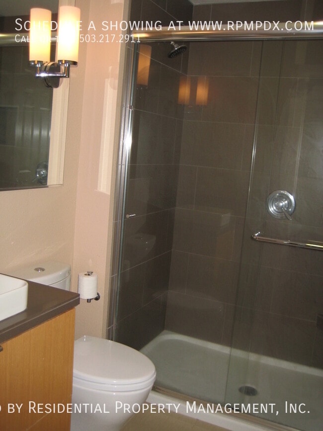 Building Photo - 7730 SW 87th Ave