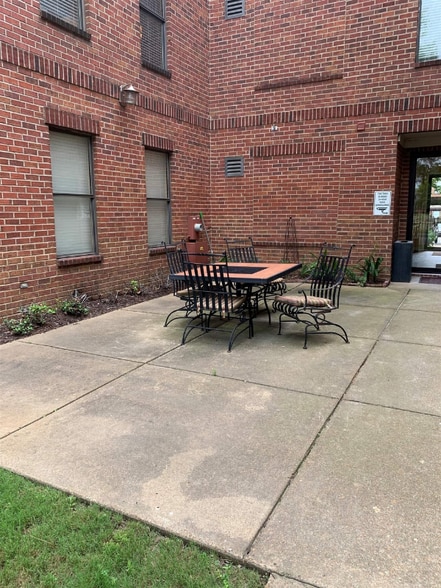 Building Photo - 721 Litty Ct