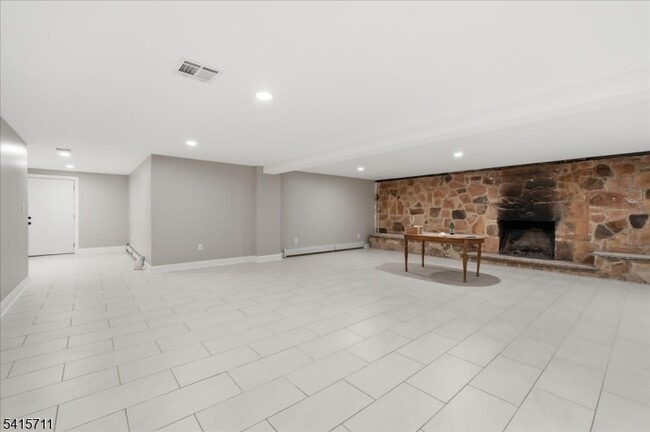 Building Photo - 17 Richter St