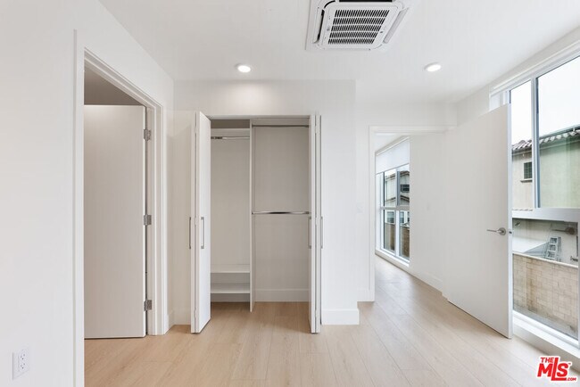 Building Photo - 8561 Belmont St