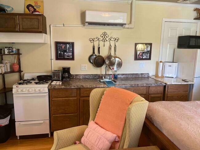 Building Photo - 176 Schools Dr