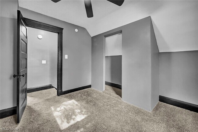 Building Photo - 2893 E 119th St