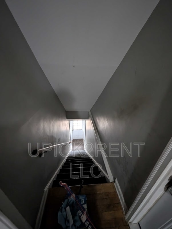 Building Photo - 215 S Ewing St