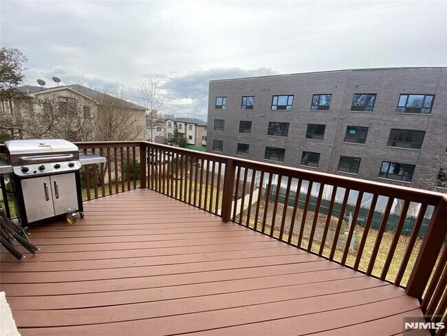 Building Photo - 517A Lawn Ave