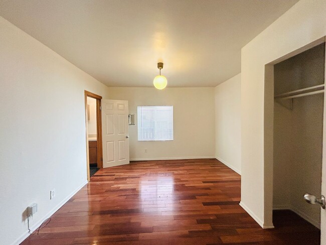 Building Photo - 1400SilverLakeBlvd