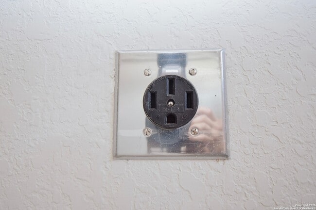 Building Photo - 8307 V. Pisa