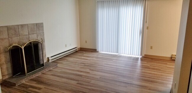 Building Photo - 757