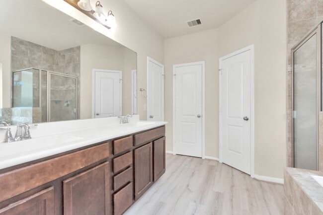 Building Photo - 3018 Shadowbrook Chase Ln