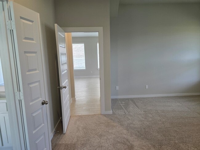 Building Photo - 333 Spruce Oak Ln