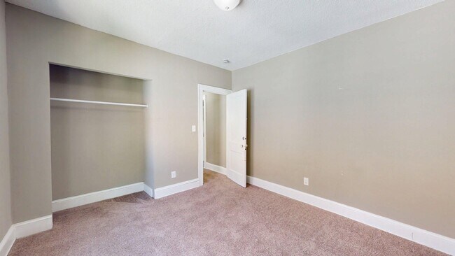 Building Photo - 3633 E 143rd St