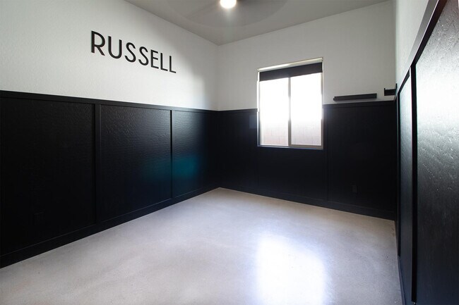 Building Photo - 14144 W Smoketree Dr