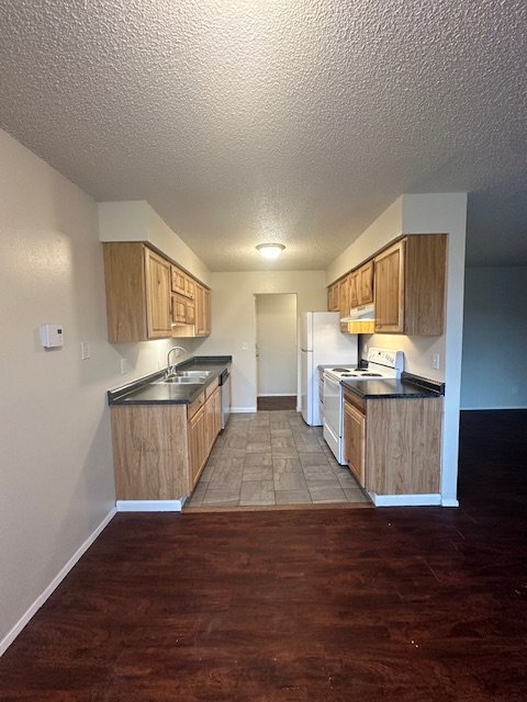 Building Photo - 2 - Bedroom Apartment, Upstairs, Near Transportation