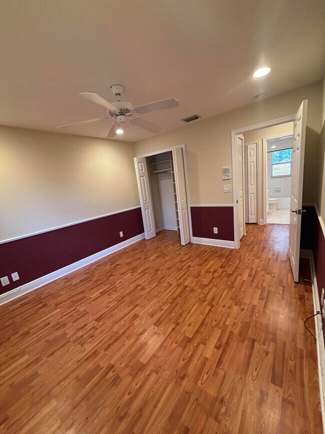 Building Photo - 10100 Larkspur Ln