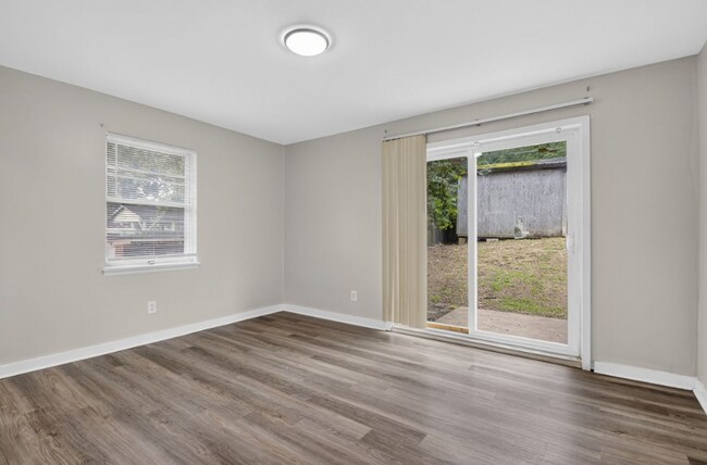 Building Photo - Midtown Living with Modern Conveniences – Prime Little Rock Location!