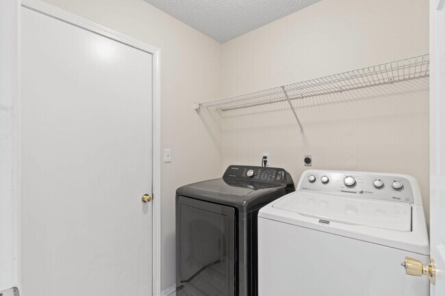 Building Photo - 4591 Scarlet Dr