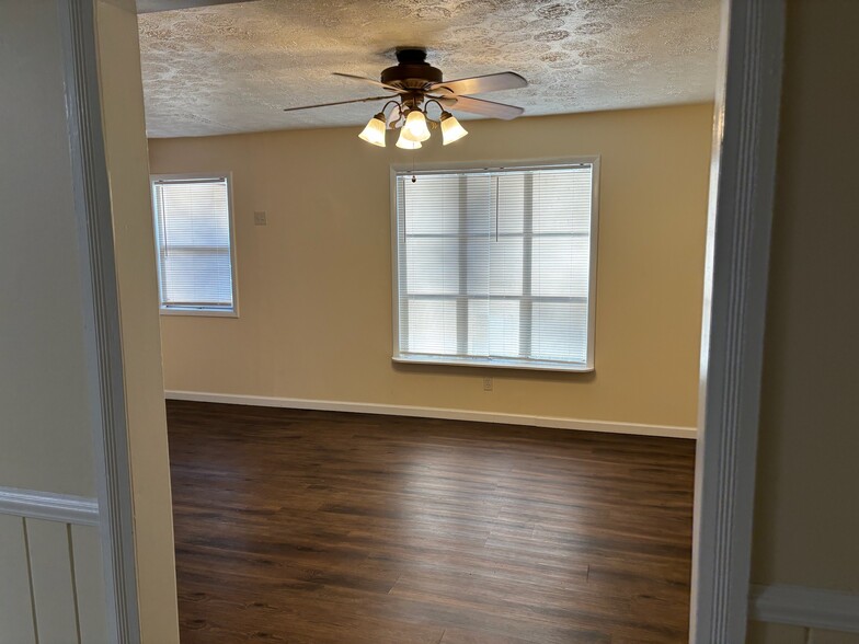 Building Photo - 12500 Holey Rd