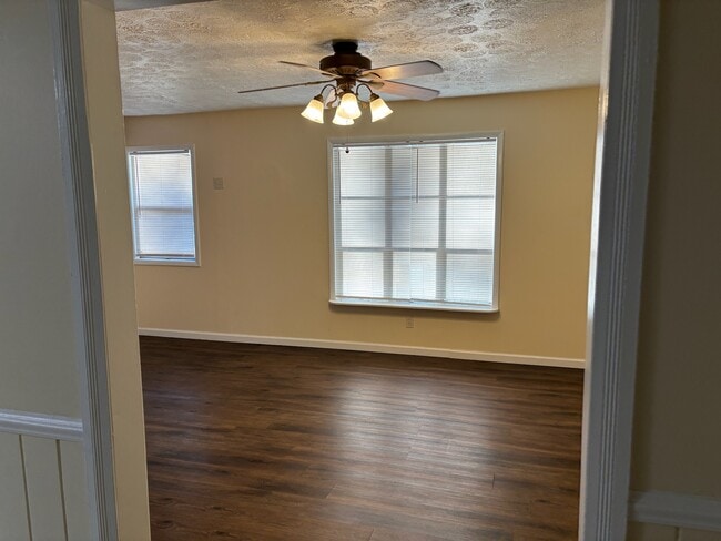 Building Photo - 12500 Holey Rd