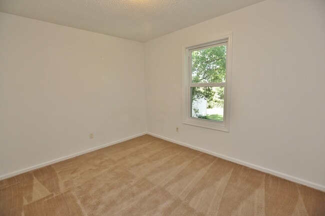 Building Photo - UPDATED & READY 07-14-25! 2-Bedroom 2nd Fl...