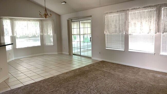 Building Photo - 3-Bedroom, 2-Baths located in desirable Ar...