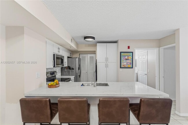 Building Photo - 2640 S University Dr