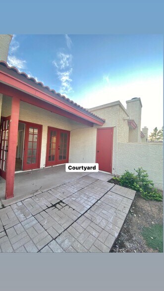 Building Photo - 633 W Southern Ave