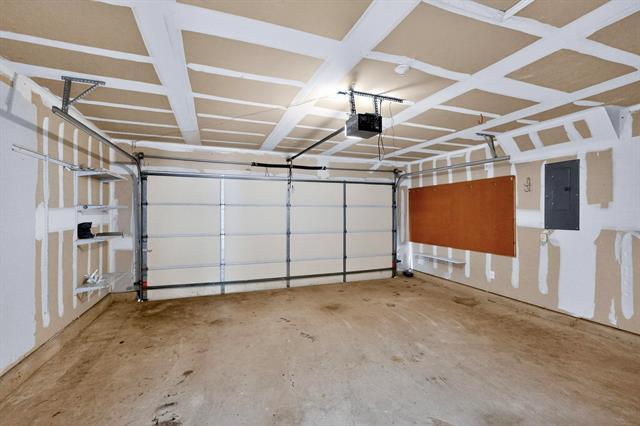 Building Photo - 708 Lark Dr