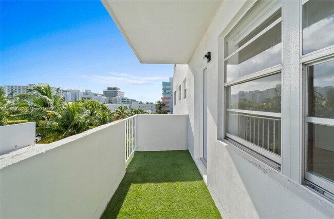 Building Photo - 240 Collins Ave