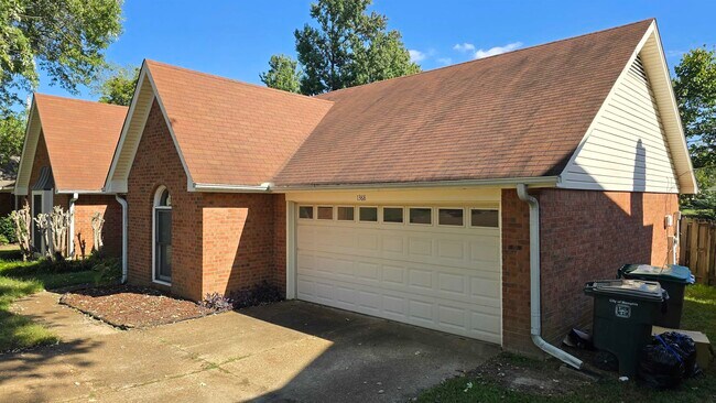 Building Photo - 1388 Hardwood Trail