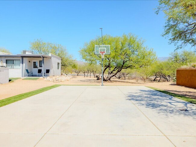 Building Photo - 1 Bedroom 1 Bathroom FULLY FURNISHED! COMM...