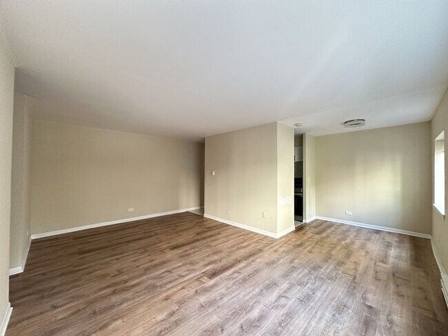 Building Photo - 3825 N Pine Grove Ave