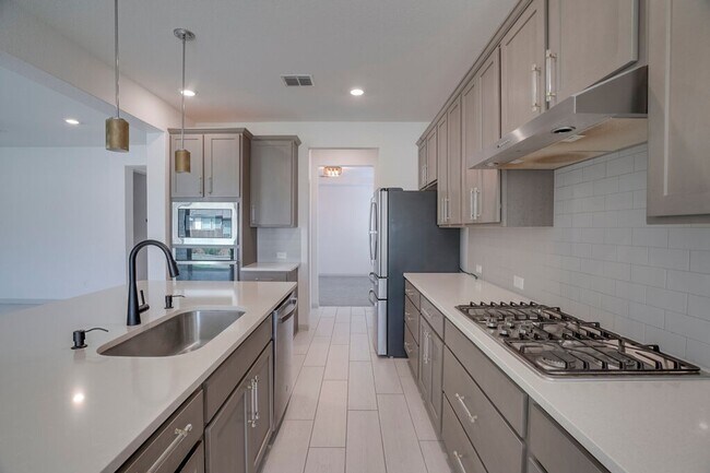 Building Photo - 5616 Monrovia Ln