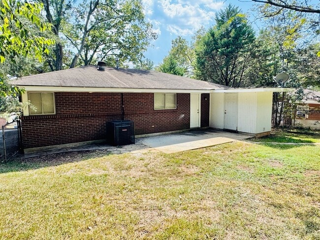 Building Photo - Hello Sunny 3 Bedroom / 1 Bathroom in Mont...
