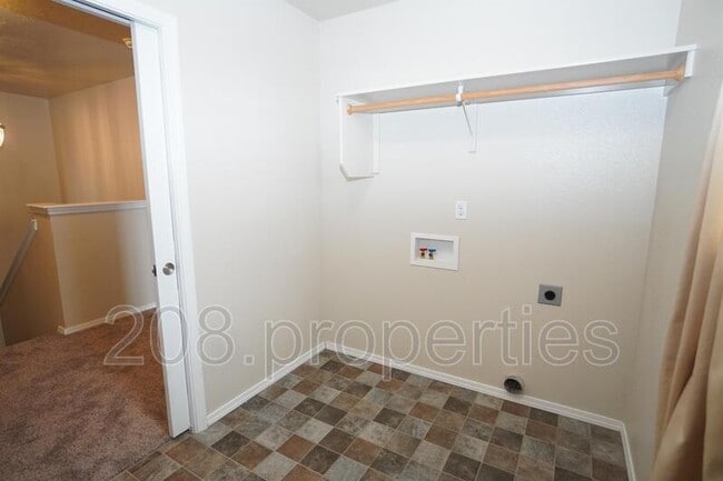 Building Photo - 1556 Gold St