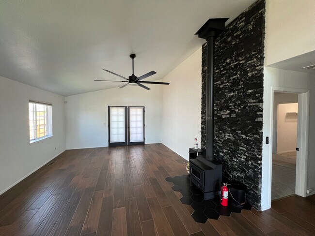 Building Photo - 1041 Deena Way