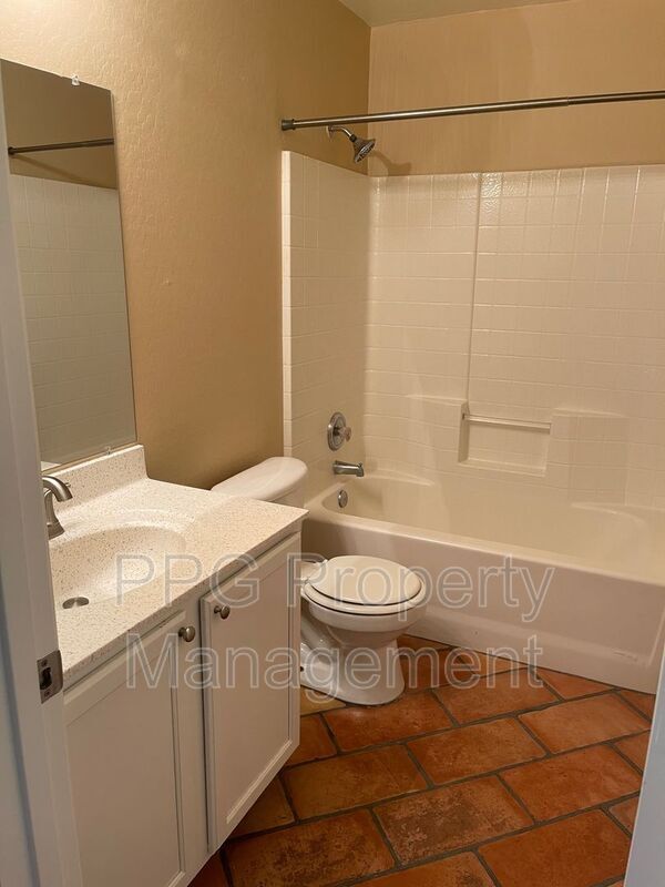 Building Photo - 14930 N Gil Balcome Ct