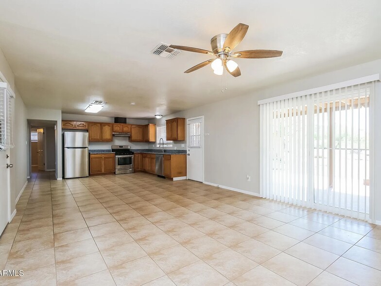 Kitechen - 1323 E Carol Ave