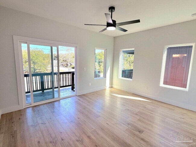 Building Photo - 305 N Pace Blvd