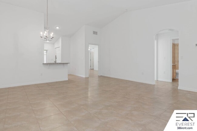 Building Photo - LIKE NEW 3/2/1 TOWNHOUSE IN BEAUTIFUL SEMINOLE WOODS