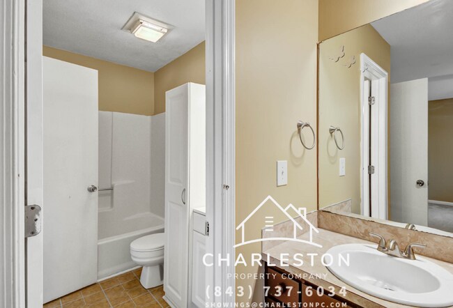 Building Photo - 2318 Applebee Way