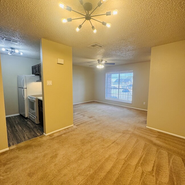 Building Photo - 6824 Camden Ln