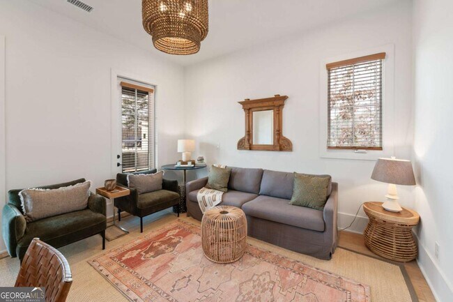 Building Photo - 10879 Serenbe Ln