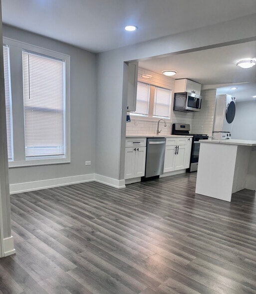 Kitchen/Living Room View 2 - 4909 W Wellington Ave