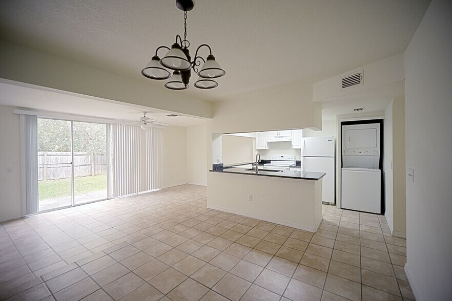 Building Photo - 873 Caribbean Dr