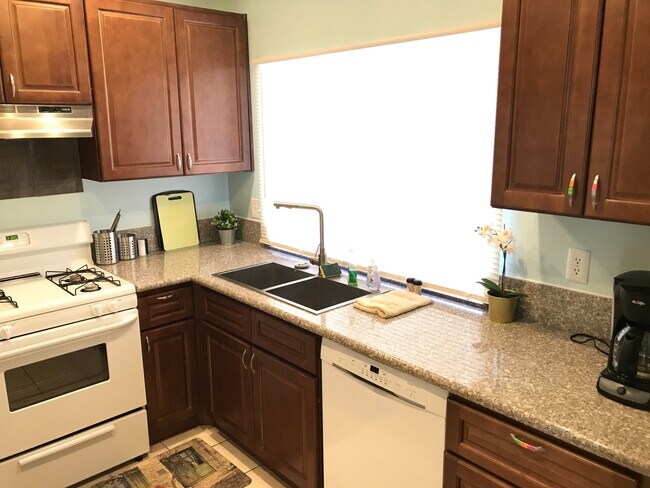 Building Photo - RENT READY!!! 3 BED 2 BATH IN NORTH LAS VEGAS!