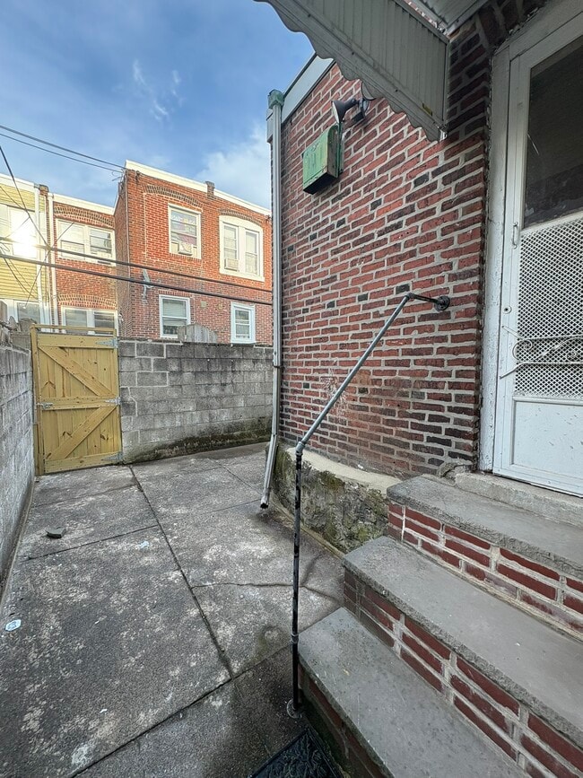 Building Photo - 1417 S Newkirk St