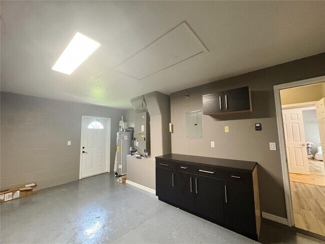 Building Photo - 824 Palm Cove Dr