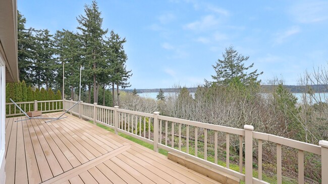 Building Photo - 3 Bed 2.5 Bath - View Home - Private Large Lot - Pet Friendly - NAS Whidbey