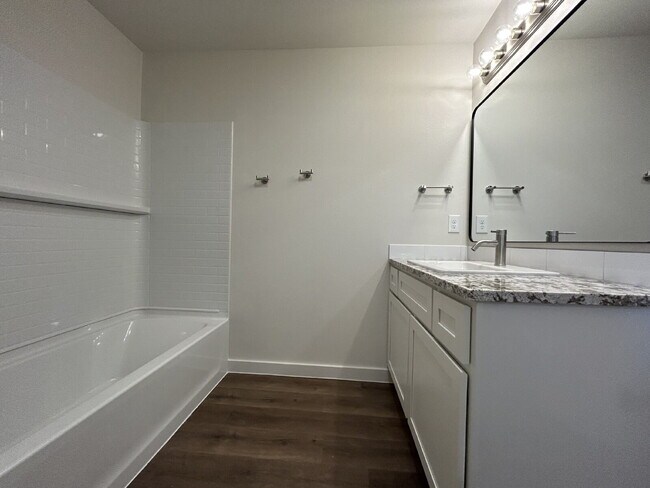 Building Photo - Brand New Burgamy Park Gem, Zoned for Memorial High School!