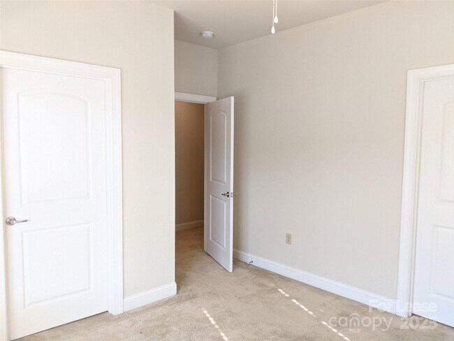 Building Photo - 119 Steinbeck Wy