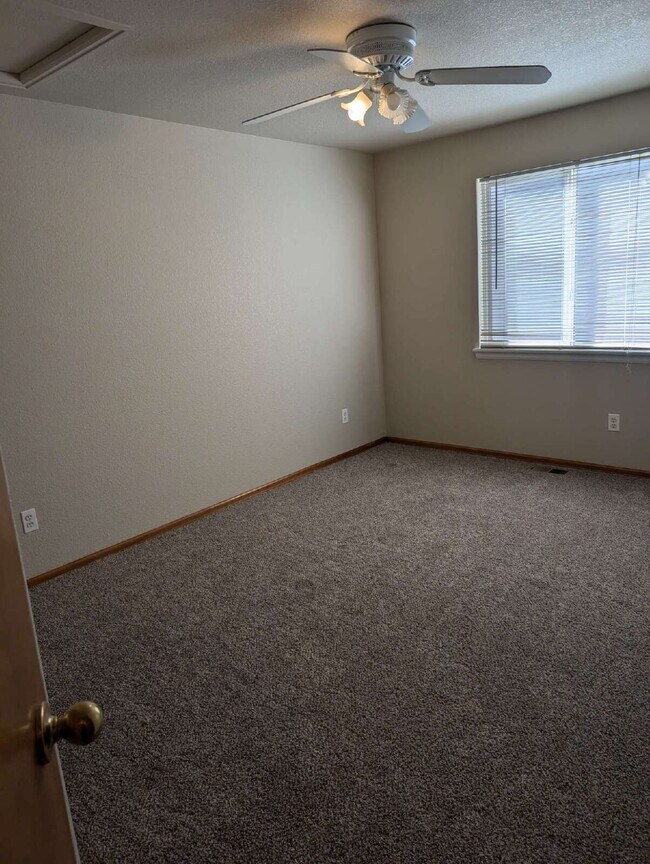 Building Photo - Spacious 4-Bed, 3-Bath Home for Rent in Be...